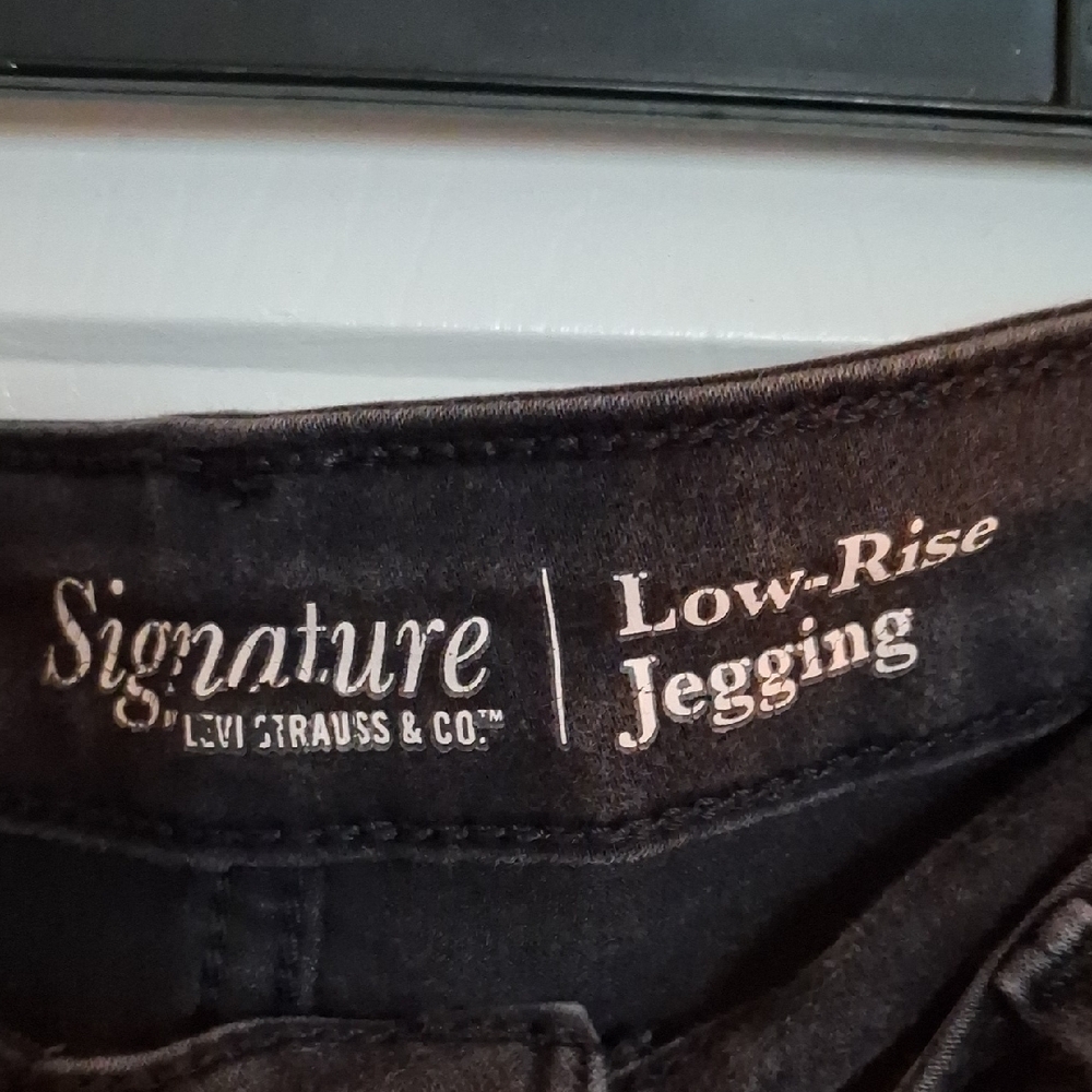 Levi's Women's Chocolate Skinny Jeans - Picture 2 of 4